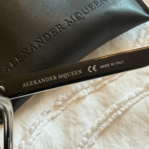 Alexander McQueen | Black Skull Sunglasses - Picture 5 of 7